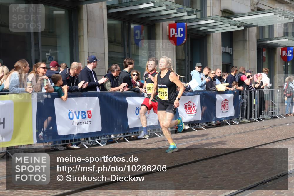 13.09.2026 - 21. swb-Marathon Bremen Strokosch-Dieckow http://msf.ph/oto/10286206 13.09.2026 10:40:29 Ziel 10520, 10575, 11903, 12477, 11373, 13563, 13566, 13616 meine-sportfotos.de