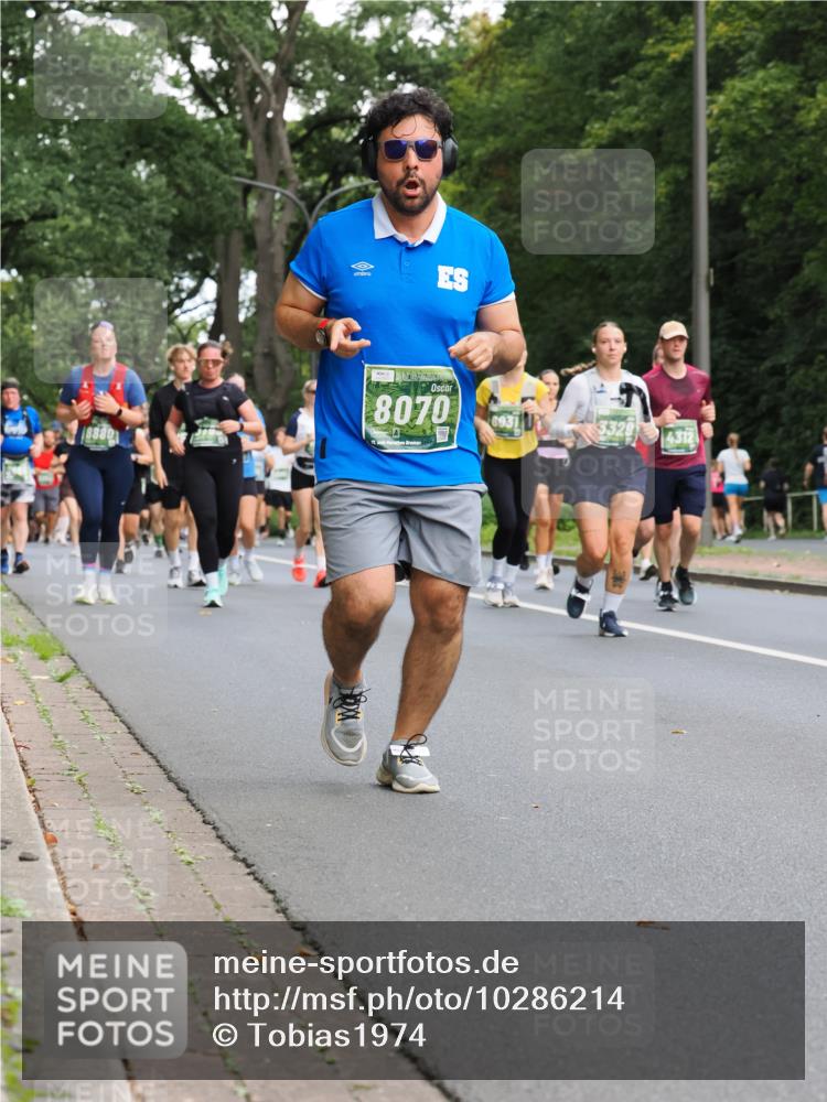 13.09.2026 - 21. swb-Marathon Bremen TobiasT http://msf.ph/oto/10286214 13.09.2026 12:17:03 Laufen 8880, 8070, 693, 3329, 4312 meine-sportfotos.de