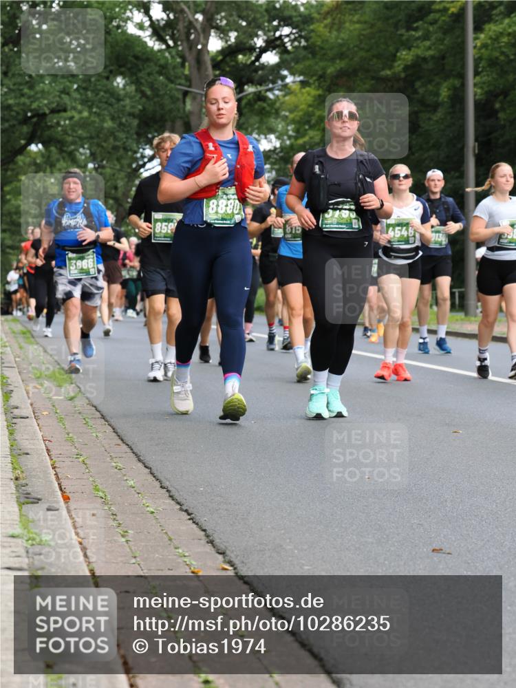 13.09.2026 - 21. swb-Marathon Bremen TobiasT http://msf.ph/oto/10286235 13.09.2026 12:17:08 Laufen 3866, 850, 8880, 815, 4546 meine-sportfotos.de