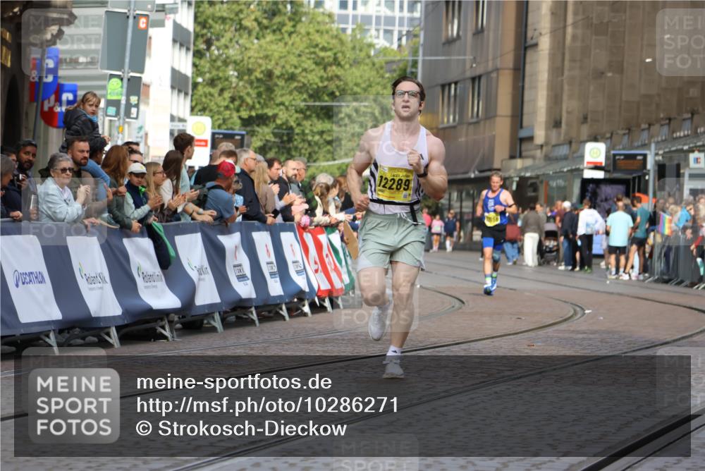 13.09.2026 - 21. swb-Marathon Bremen Strokosch-Dieckow http://msf.ph/oto/10286271 13.09.2026 10:35:39 Ziel 10994, 11068, 11176, 11345, 11512, 13514, 13540, 13583, 13590, 13619, 13558 meine-sportfotos.de