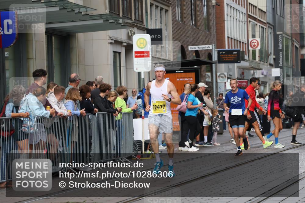 13.09.2026 - 21. swb-Marathon Bremen Strokosch-Dieckow http://msf.ph/oto/10286306 13.09.2026 10:40:44 Ziel 11077, 11201, 11903, 12209, 12477, 10520, 10575, 11373, 13563, 13566, 13616 meine-sportfotos.de