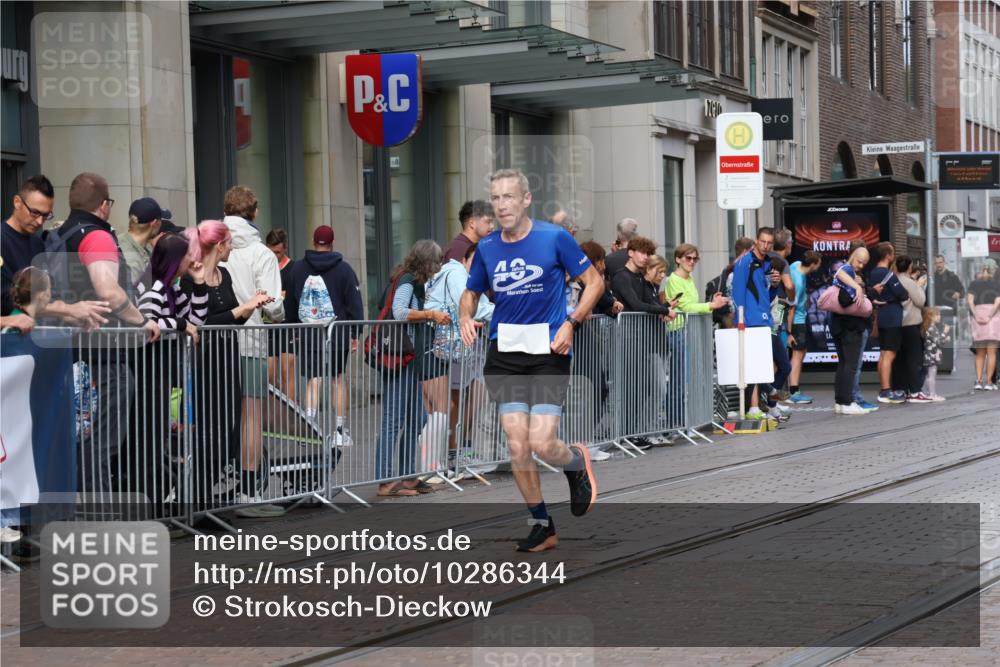 13.09.2026 - 21. swb-Marathon Bremen Strokosch-Dieckow http://msf.ph/oto/10286344 13.09.2026 10:40:49 Ziel 11077, 11201, 12209, 10520, 10575, 11903, 12477, 13563, 13566 meine-sportfotos.de