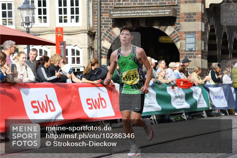 13.09.2026 - 21. swb-Marathon Bremen Strokosch-Dieckow http://msf.ph/oto/10286346 13.09.2026 10:36:10 Ziel 13534, 13558, 12324, 12513, 13575 meine-sportfotos.de