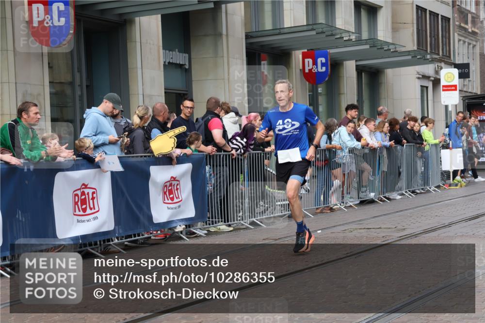 13.09.2026 - 21. swb-Marathon Bremen Strokosch-Dieckow http://msf.ph/oto/10286355 13.09.2026 10:40:49 Ziel 11077, 11201, 12209, 10520, 10575, 11903, 12477, 13563, 13566 meine-sportfotos.de