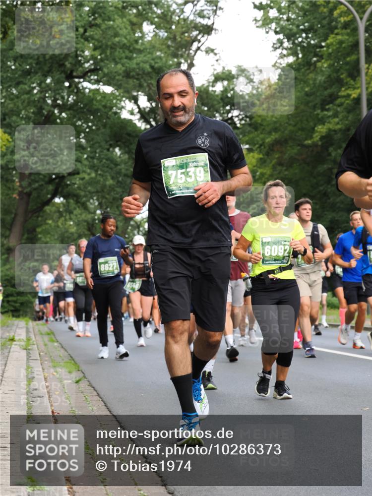 13.09.2026 - 21. swb-Marathon Bremen TobiasT http://msf.ph/oto/10286373 13.09.2026 12:17:47 Laufen 8627, 7539, 6092 meine-sportfotos.de