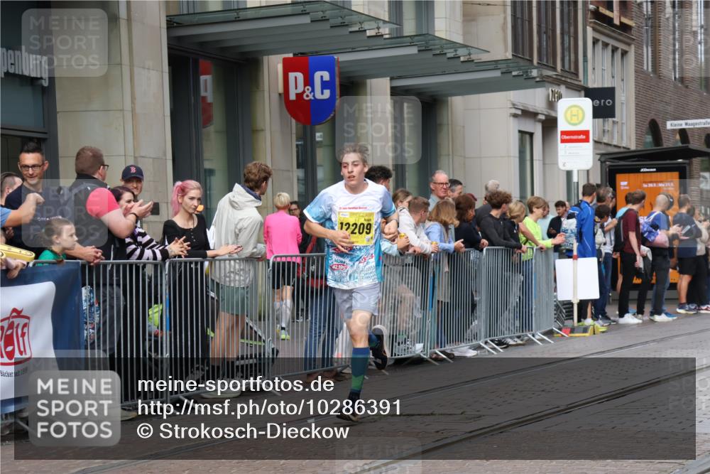 13.09.2026 - 21. swb-Marathon Bremen Strokosch-Dieckow http://msf.ph/oto/10286391 13.09.2026 10:40:57 Ziel 11077, 11201, 12209, 13520, 10520, 10575, 11903, 12209, 12477 meine-sportfotos.de