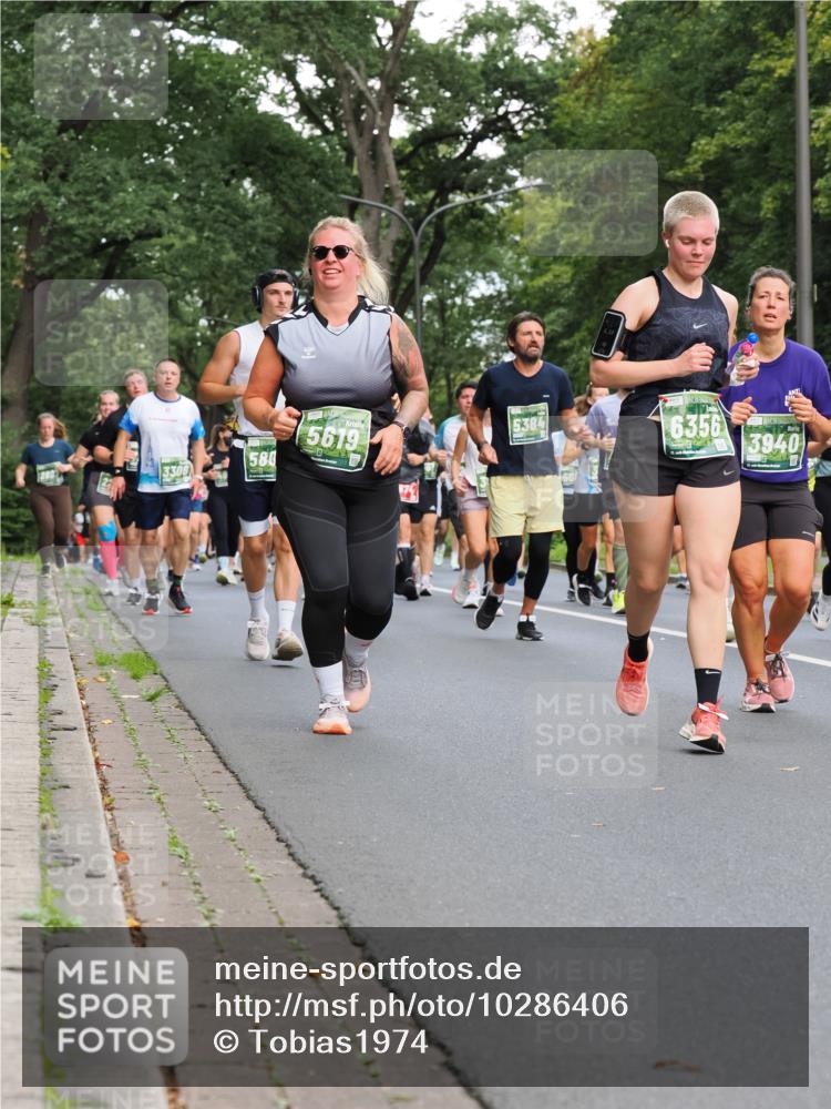13.09.2026 - 21. swb-Marathon Bremen TobiasT http://msf.ph/oto/10286406 13.09.2026 12:17:55 Laufen 580, 3306, 5619, 5384, 6356, 3940 meine-sportfotos.de