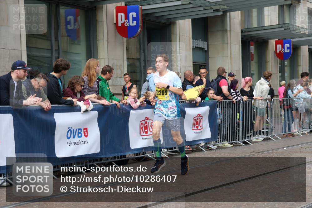 13.09.2026 - 21. swb-Marathon Bremen Strokosch-Dieckow http://msf.ph/oto/10286407 13.09.2026 10:40:58 Ziel 11077, 11201, 13520, 10575, 11903, 12209, 12477 meine-sportfotos.de
