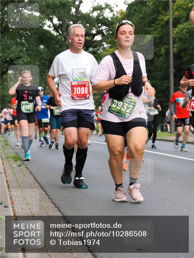 13.09.2026 - 21. swb-Marathon Bremen TobiasT http://msf.ph/oto/10286508 13.09.2026 12:18:14 Laufen 8069, 561, 1098, 9932, 21, 246, 189511, 14 meine-sportfotos.de