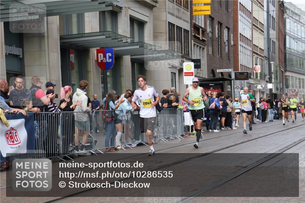 13.09.2026 - 21. swb-Marathon Bremen Strokosch-Dieckow http://msf.ph/oto/10286535 13.09.2026 10:41:23 Ziel 10341, 10972, 11426, 11527, 11628, 11944, 12246, 12442, 12455, 13586, 13600, 11077, 11201, 13520 meine-sportfotos.de