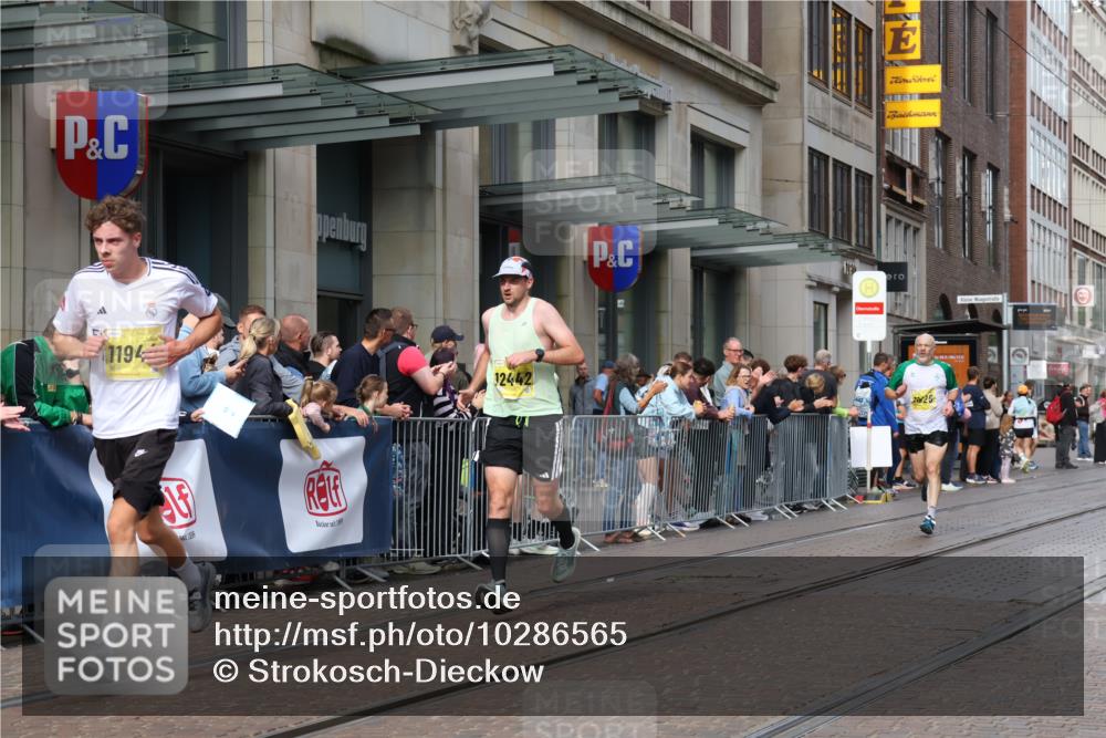 13.09.2026 - 21. swb-Marathon Bremen Strokosch-Dieckow http://msf.ph/oto/10286565 13.09.2026 10:41:26 Ziel 10341, 10972, 11426, 11527, 11628, 12246, 12455, 12468, 13586, 13600, 11077, 11944, 12442, 13520 meine-sportfotos.de