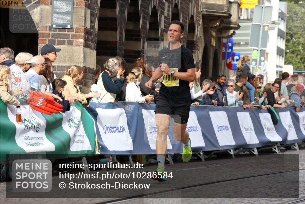 13.09.2026 - 21. swb-Marathon Bremen Strokosch-Dieckow http://msf.ph/oto/10286584 13.09.2026 10:36:43 Ziel 12324, 12513, 13548, 13575, 11738, 12520, 13606 meine-sportfotos.de