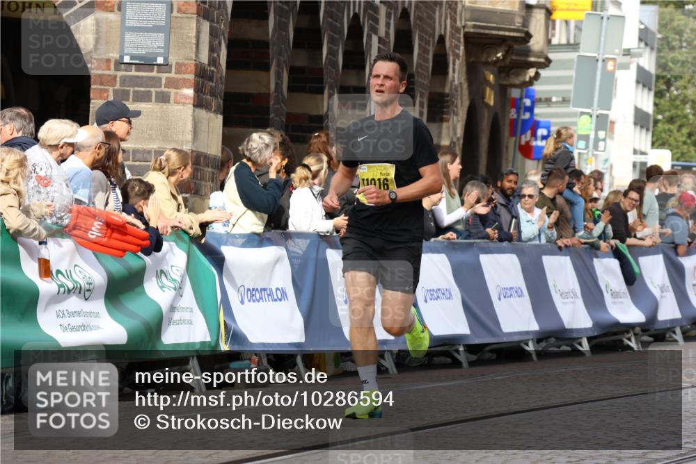13.09.2026 - 21. swb-Marathon Bremen Strokosch-Dieckow http://msf.ph/oto/10286594 13.09.2026 10:36:43 Ziel 12324, 12513, 13548, 13575, 11738, 12520, 13606 meine-sportfotos.de
