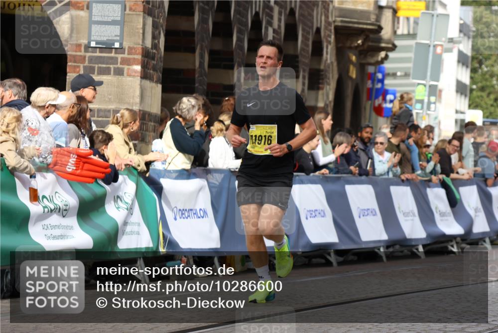 13.09.2026 - 21. swb-Marathon Bremen Strokosch-Dieckow http://msf.ph/oto/10286600 13.09.2026 10:36:43 Ziel 12324, 12513, 13548, 13575, 11738, 12520, 13606 meine-sportfotos.de