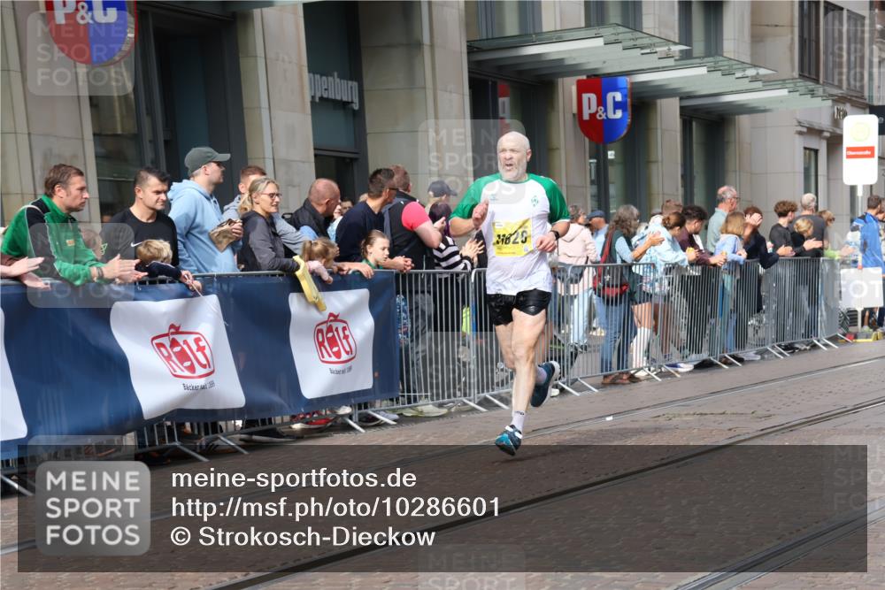 13.09.2026 - 21. swb-Marathon Bremen Strokosch-Dieckow http://msf.ph/oto/10286601 13.09.2026 10:41:28 Ziel 10341, 10972, 11426, 11527, 11628, 12246, 12455, 12468, 13586, 13600, 11077, 11628, 11944, 12442, 13520 meine-sportfotos.de
