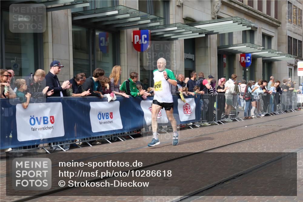 13.09.2026 - 21. swb-Marathon Bremen Strokosch-Dieckow http://msf.ph/oto/10286618 13.09.2026 10:41:29 Ziel 10341, 10972, 11426, 11527, 12246, 12455, 12468, 13586, 13600, 11077, 11628, 11944, 12442, 13520, 13600 meine-sportfotos.de