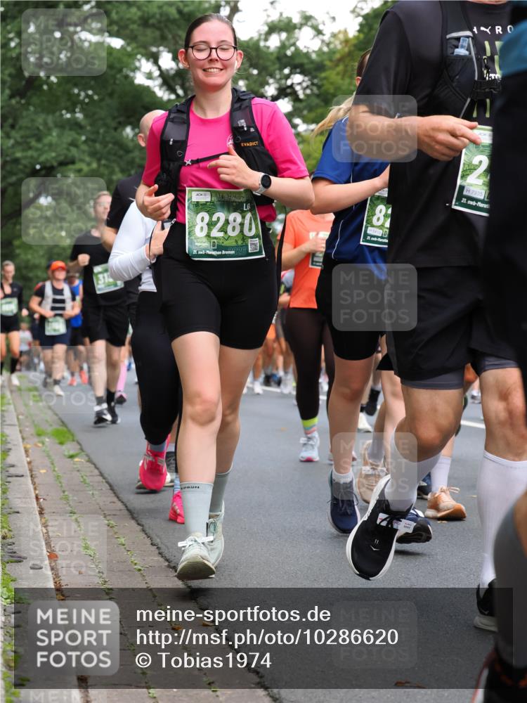 13.09.2026 - 21. swb-Marathon Bremen TobiasT http://msf.ph/oto/10286620 13.09.2026 12:18:36 Laufen 131, 8280, 21, 26, 8, 5410, 21, 7935, 21 meine-sportfotos.de