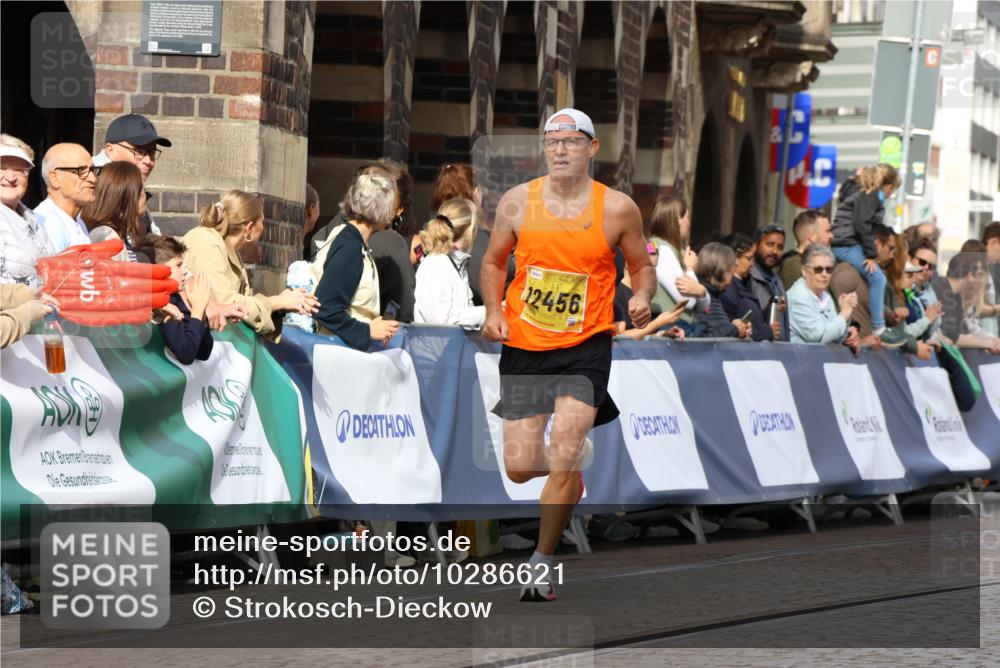 13.09.2026 - 21. swb-Marathon Bremen Strokosch-Dieckow http://msf.ph/oto/10286621 13.09.2026 10:36:46 Ziel 11916, 12324, 12513, 13548, 13575, 11738, 12520, 13606 meine-sportfotos.de
