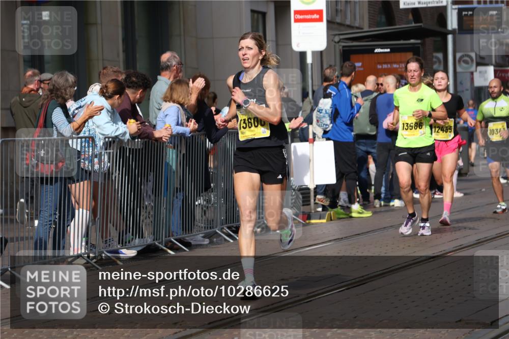 13.09.2026 - 21. swb-Marathon Bremen Strokosch-Dieckow http://msf.ph/oto/10286625 13.09.2026 10:41:31 Ziel 10341, 10972, 11426, 11527, 12246, 12455, 12468, 13586, 13621, 11077, 11628, 11944, 12442, 13520, 13600 meine-sportfotos.de