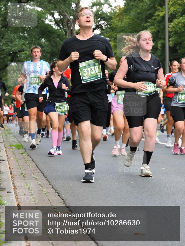 13.09.2026 - 21. swb-Marathon Bremen TobiasT http://msf.ph/oto/10286630 13.09.2026 12:18:39 Laufen 6735, 3136, 21, 4146, 7624, 46 meine-sportfotos.de