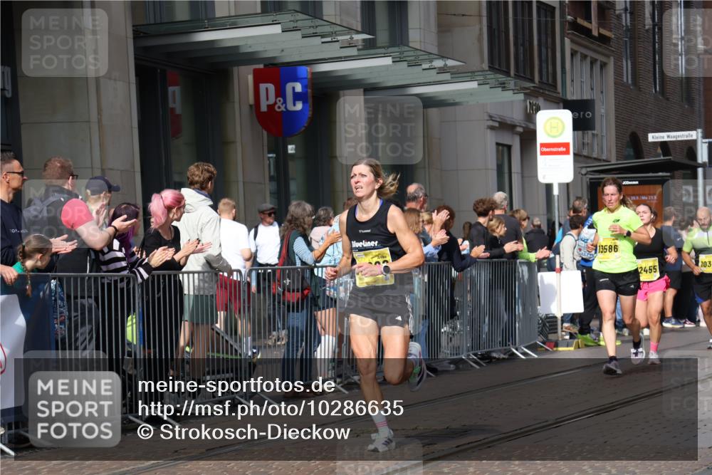 13.09.2026 - 21. swb-Marathon Bremen Strokosch-Dieckow http://msf.ph/oto/10286635 13.09.2026 10:41:32 Ziel 10341, 10972, 11426, 11527, 12246, 12455, 12468, 13586, 13621, 11077, 11628, 11944, 12442, 13520, 13600 meine-sportfotos.de