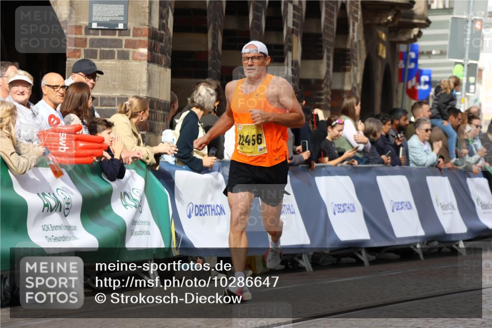 13.09.2026 - 21. swb-Marathon Bremen Strokosch-Dieckow http://msf.ph/oto/10286647 13.09.2026 10:36:46 Ziel 11916, 12324, 12513, 13548, 13575, 11738, 12520, 13606 meine-sportfotos.de