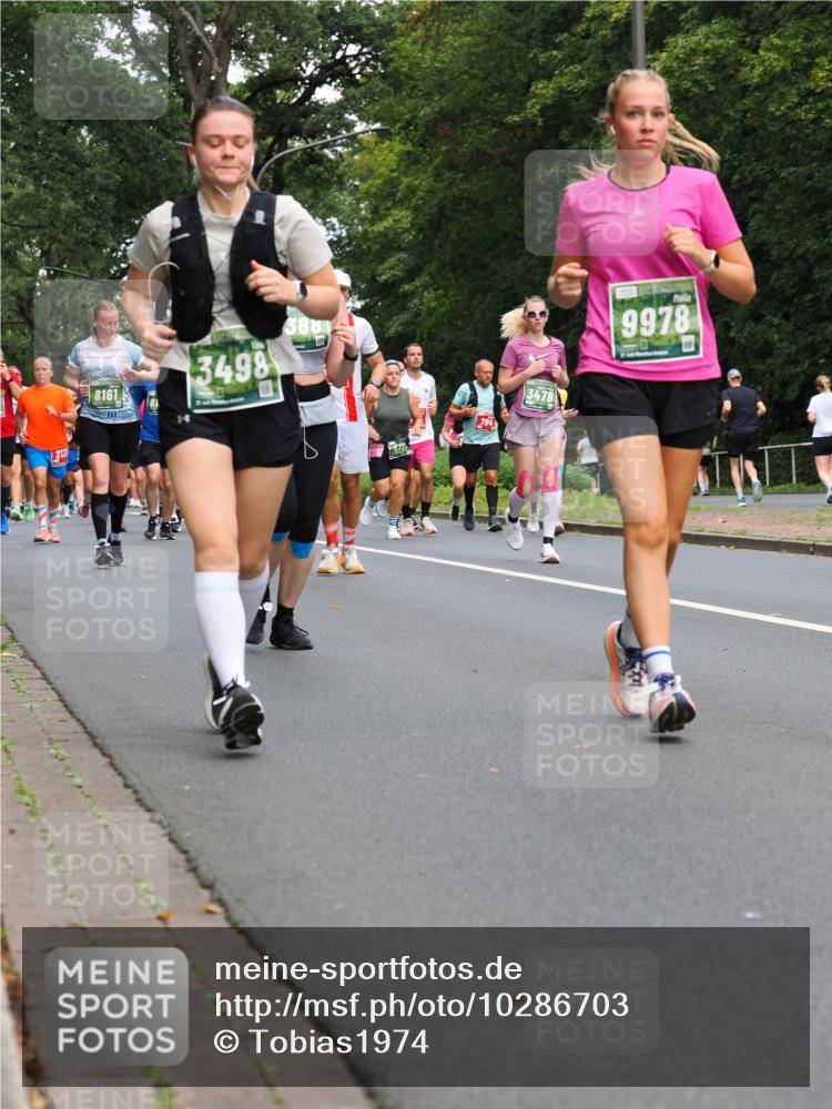 13.09.2026 - 21. swb-Marathon Bremen TobiasT http://msf.ph/oto/10286703 13.09.2026 12:18:55 Laufen 213, 8161, 3498, 388, 3478, 9978 meine-sportfotos.de