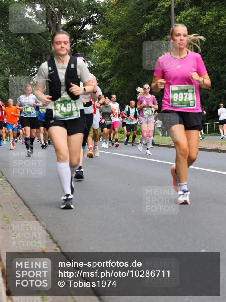13.09.2026 - 21. swb-Marathon Bremen TobiasT http://msf.ph/oto/10286711 13.09.2026 12:18:55 Laufen 213, 8161, 6192, 3498, 794, 3478, 9978 meine-sportfotos.de