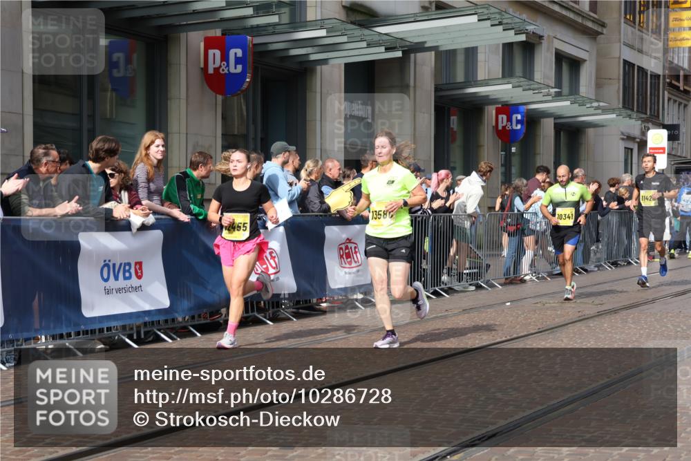 13.09.2026 - 21. swb-Marathon Bremen Strokosch-Dieckow http://msf.ph/oto/10286728 13.09.2026 10:41:36 Ziel 10341, 10972, 11426, 11527, 12246, 12426, 12468, 13586, 13621, 11628, 11944, 12442, 12455, 13520, 13586, 13600 meine-sportfotos.de