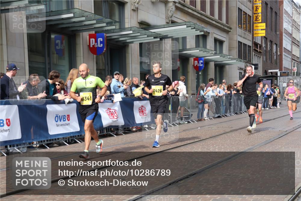 13.09.2026 - 21. swb-Marathon Bremen Strokosch-Dieckow http://msf.ph/oto/10286789 13.09.2026 10:41:39 Ziel 10972, 12426, 12468, 13585, 13621, 10341, 11426, 11527, 11628, 11944, 12246, 12442, 12455, 13520, 13586, 13600 meine-sportfotos.de