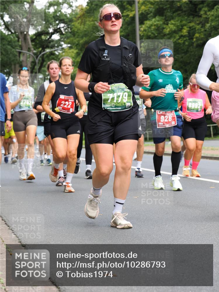 13.09.2026 - 21. swb-Marathon Bremen TobiasT http://msf.ph/oto/10286793 13.09.2026 12:19:18 Laufen 2762, 222, 7179, 21, 26, 928, 8992 meine-sportfotos.de
