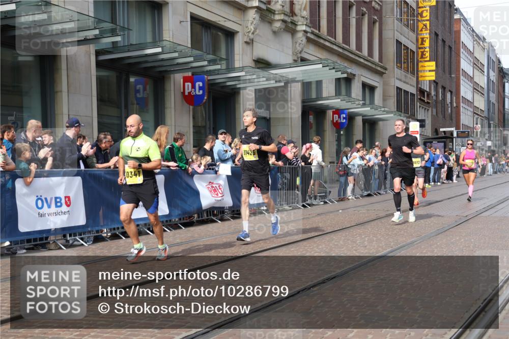 13.09.2026 - 21. swb-Marathon Bremen Strokosch-Dieckow http://msf.ph/oto/10286799 13.09.2026 10:41:39 Ziel 10972, 12426, 12468, 13585, 13621, 10341, 11426, 11527, 11628, 11944, 12246, 12442, 12455, 13520, 13586, 13600 meine-sportfotos.de