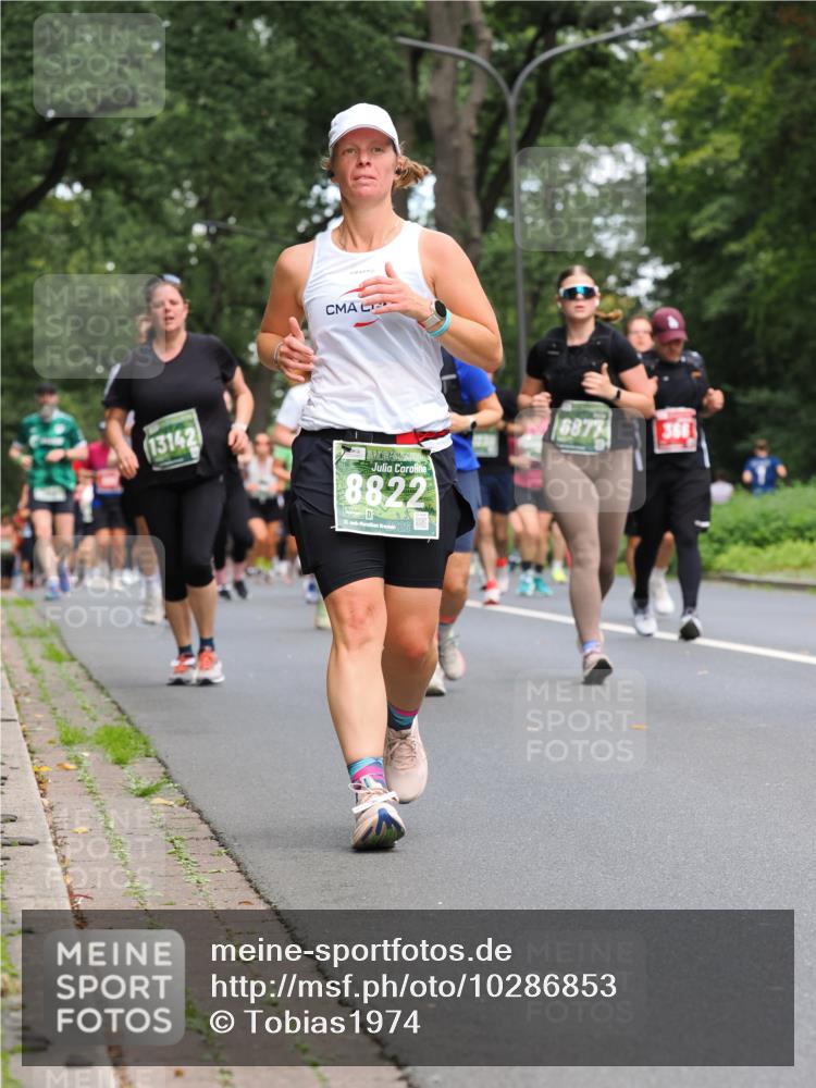 13.09.2026 - 21. swb-Marathon Bremen TobiasT http://msf.ph/oto/10286853 13.09.2026 12:19:31 Laufen 13142, 8822, 21, 26, 6877, 3661 meine-sportfotos.de