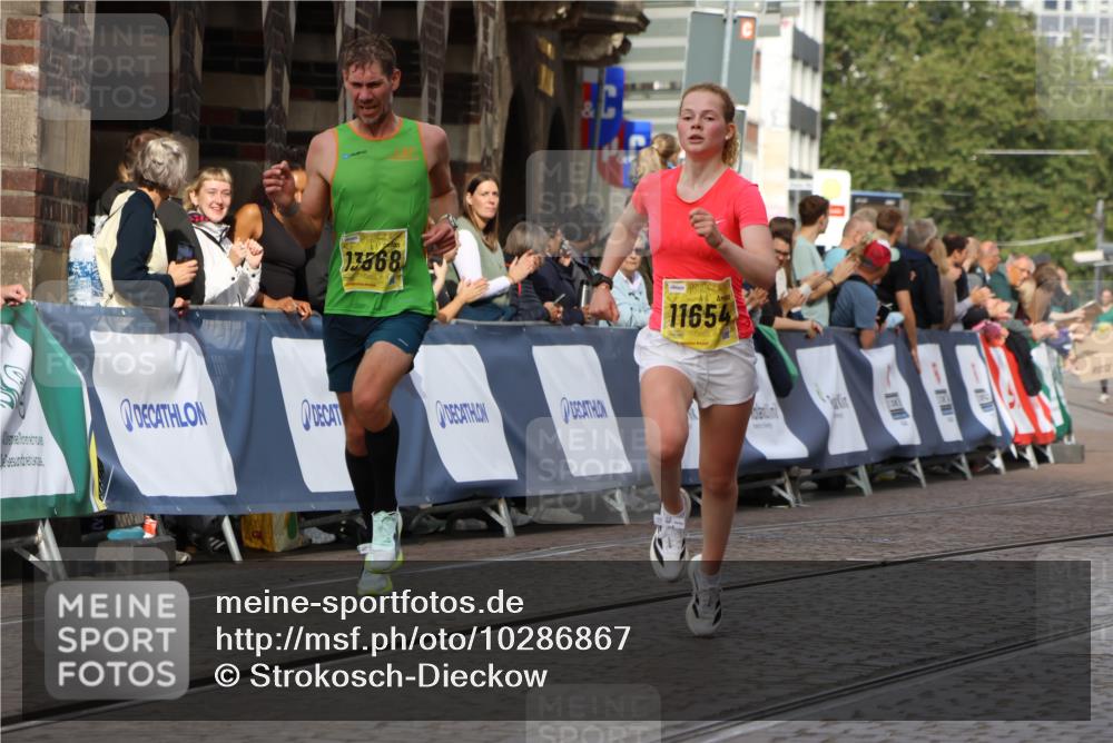 13.09.2026 - 21. swb-Marathon Bremen Strokosch-Dieckow http://msf.ph/oto/10286867 13.09.2026 10:37:13 Ziel 11738, 12520, 13606, 10502, 11619, 11854, 13608 meine-sportfotos.de