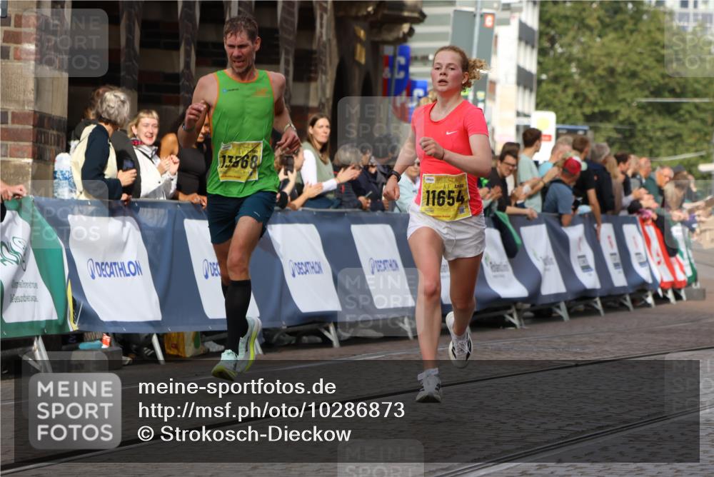 13.09.2026 - 21. swb-Marathon Bremen Strokosch-Dieckow http://msf.ph/oto/10286873 13.09.2026 10:37:13 Ziel 11738, 12520, 13606, 10502, 11619, 11854, 13608 meine-sportfotos.de
