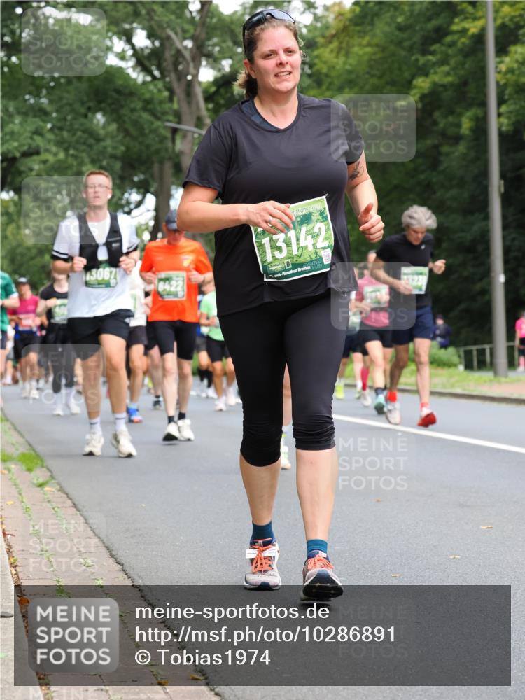 13.09.2026 - 21. swb-Marathon Bremen TobiasT http://msf.ph/oto/10286891 13.09.2026 12:19:37 Laufen 6422, 13142 meine-sportfotos.de