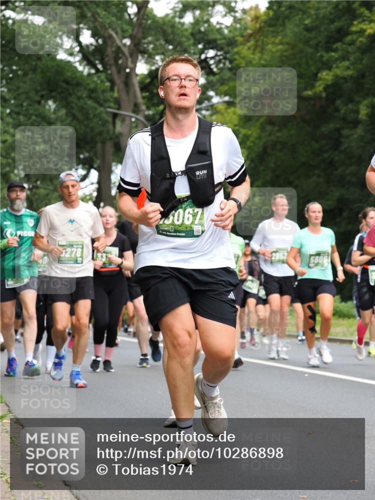 13.09.2026 - 21. swb-Marathon Bremen TobiasT http://msf.ph/oto/10286898 13.09.2026 12:19:39 Laufen 278, 5067, 21, 26, 5606 meine-sportfotos.de