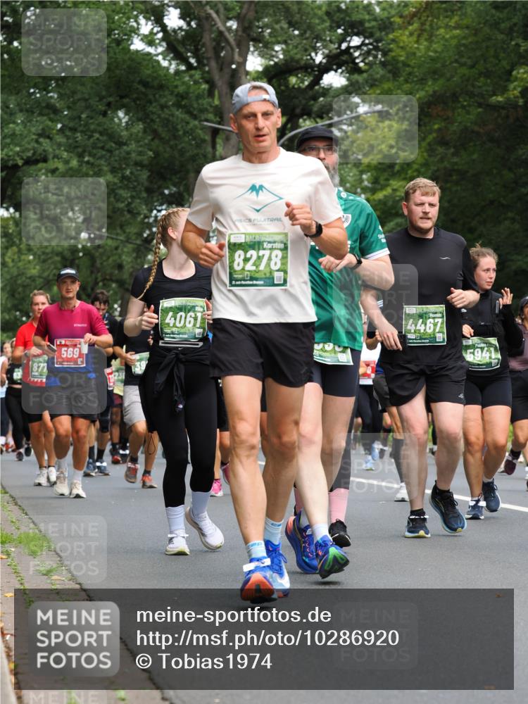 13.09.2026 - 21. swb-Marathon Bremen TobiasT http://msf.ph/oto/10286920 13.09.2026 12:19:42 Laufen 4061, 877, 569, 8278, 4467, 5941 meine-sportfotos.de