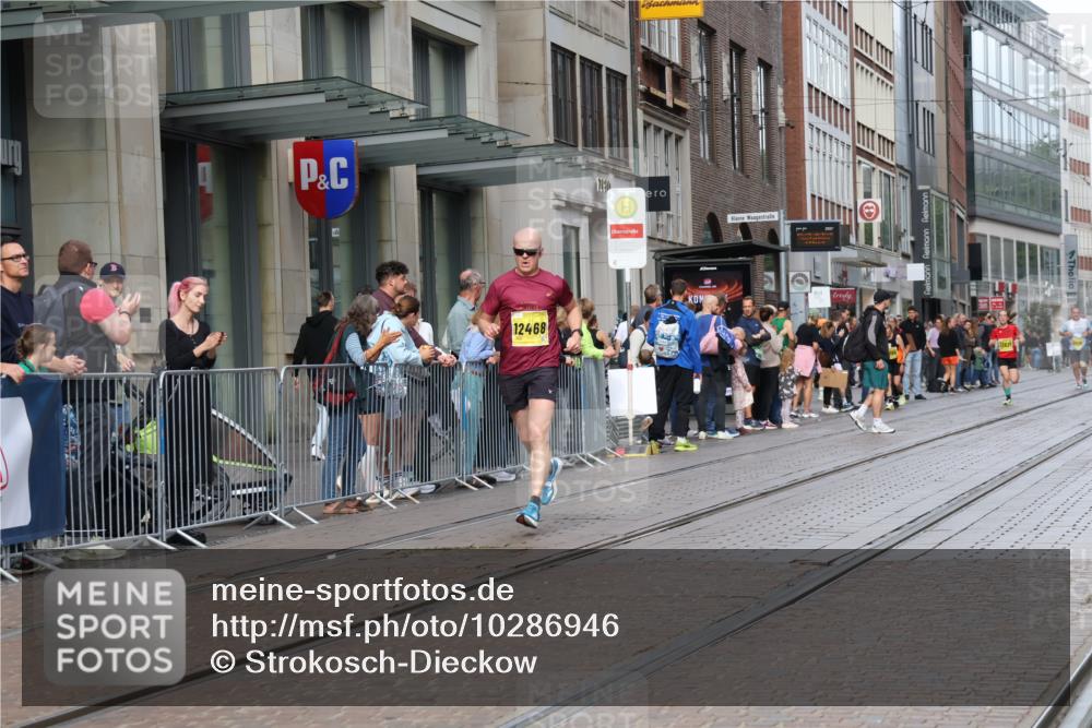 13.09.2026 - 21. swb-Marathon Bremen Strokosch-Dieckow http://msf.ph/oto/10286946 13.09.2026 10:41:50 Ziel 11895, 12426, 12468, 13585, 13621, 10341, 10972, 11426, 11527, 11628, 12246, 12442, 12455, 13586, 13600 meine-sportfotos.de