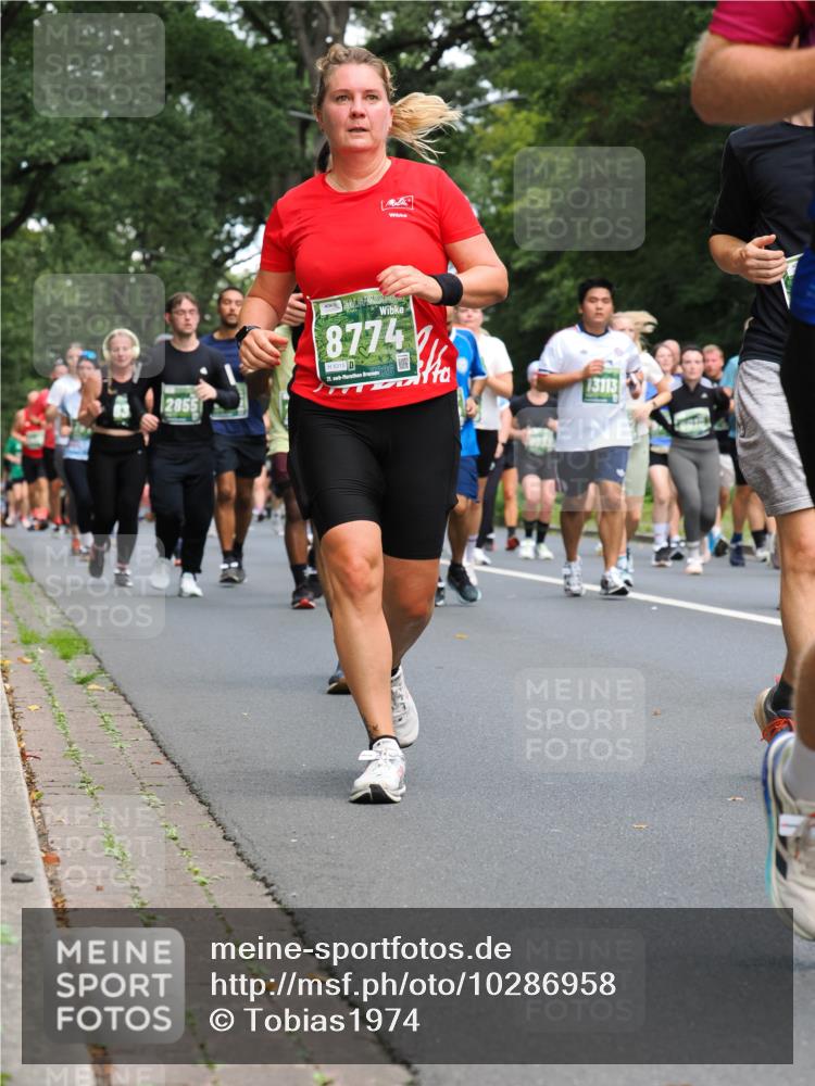 13.09.2026 - 21. swb-Marathon Bremen TobiasT http://msf.ph/oto/10286958 13.09.2026 12:19:48 Laufen 2855, 8774, 5315, 21, 13113 meine-sportfotos.de