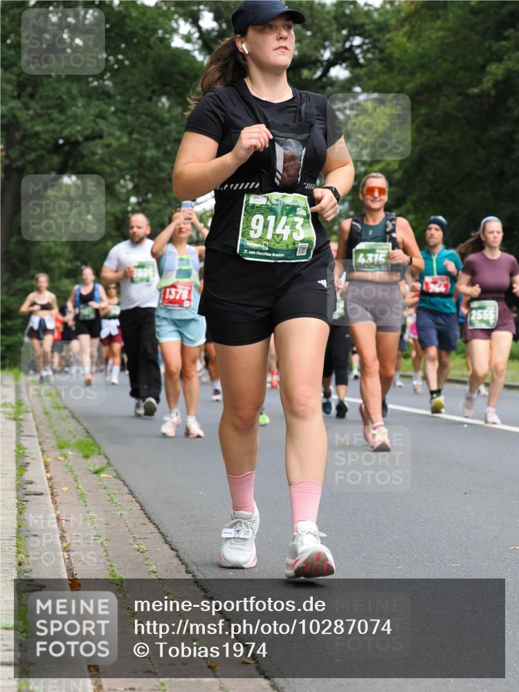 13.09.2026 - 21. swb-Marathon Bremen TobiasT http://msf.ph/oto/10287074 13.09.2026 12:20:18 Laufen 1378, 9143, 21, 20, 4315, 2555 meine-sportfotos.de