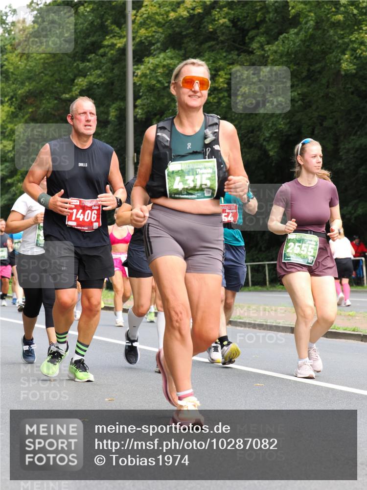 13.09.2026 - 21. swb-Marathon Bremen TobiasT http://msf.ph/oto/10287082 13.09.2026 12:20:21 Laufen 70, 1406, 54, 2555 meine-sportfotos.de