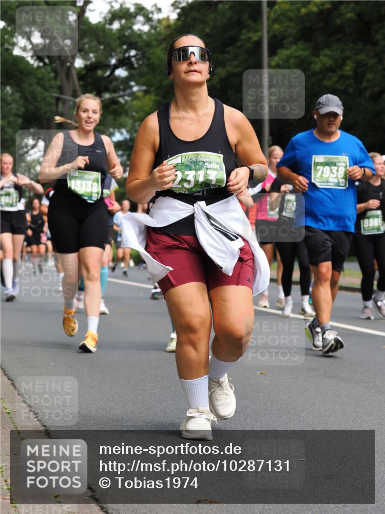 13.09.2026 - 21. swb-Marathon Bremen TobiasT http://msf.ph/oto/10287131 13.09.2026 12:20:32 Laufen 13138, 2313, 7938, 19865 meine-sportfotos.de
