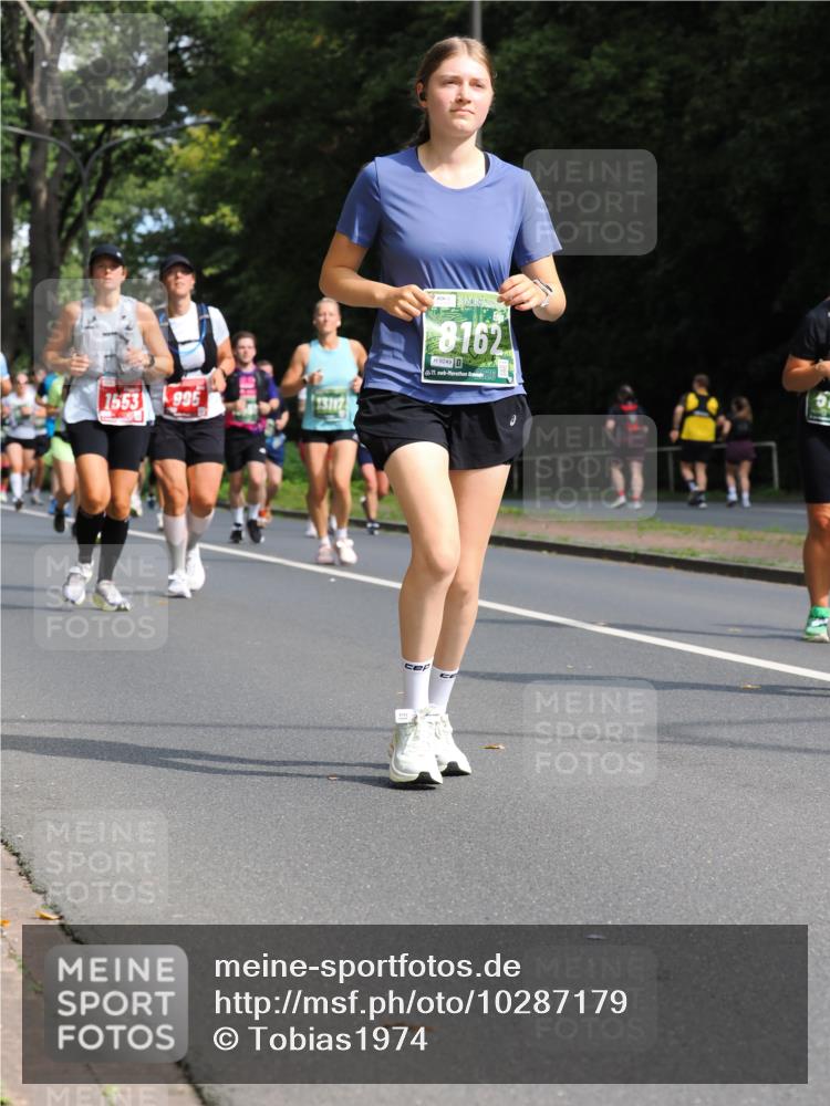 13.09.2026 - 21. swb-Marathon Bremen TobiasT http://msf.ph/oto/10287179 13.09.2026 12:20:48 Laufen 1553, 995, 8162, 9249, 21 meine-sportfotos.de