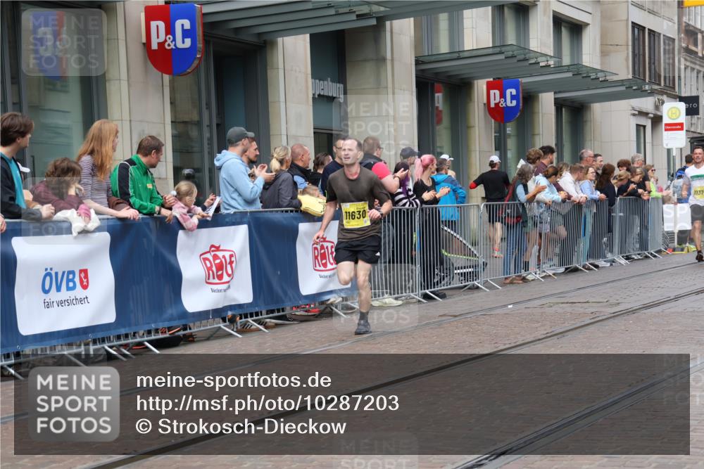 13.09.2026 - 21. swb-Marathon Bremen Strokosch-Dieckow http://msf.ph/oto/10287203 13.09.2026 10:42:21 Ziel 10235, 10312, 10358, 10632, 10775, 10816, 11375, 11779, 12281, 11630, 11895, 12395, 12426, 12525, 13585, 13621 meine-sportfotos.de