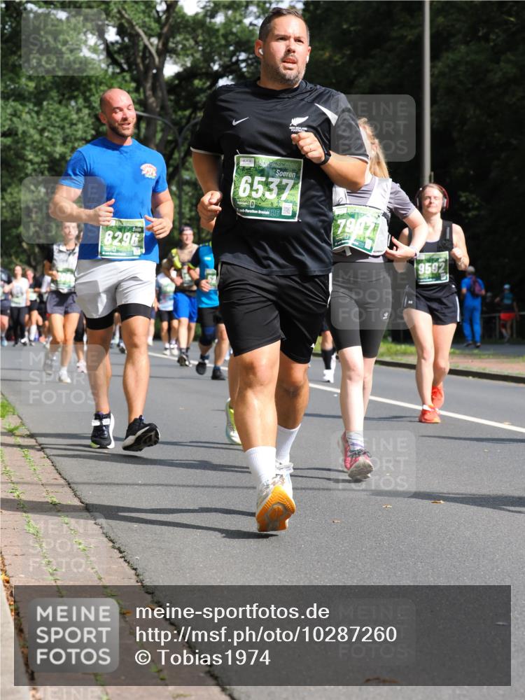 13.09.2026 - 21. swb-Marathon Bremen TobiasT http://msf.ph/oto/10287260 13.09.2026 12:21:12 Laufen 8296, 6537, 26, 7997, 9592 meine-sportfotos.de