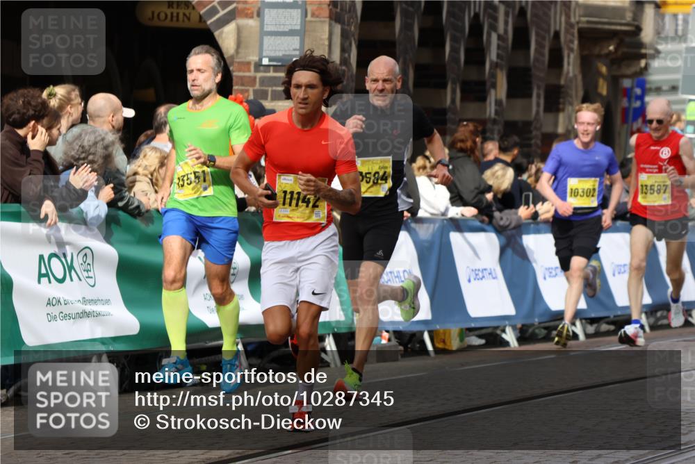 13.09.2026 - 21. swb-Marathon Bremen Strokosch-Dieckow http://msf.ph/oto/10287345 13.09.2026 10:38:15 Ziel 11083, 12538, 13535, 13507, 13553 meine-sportfotos.de