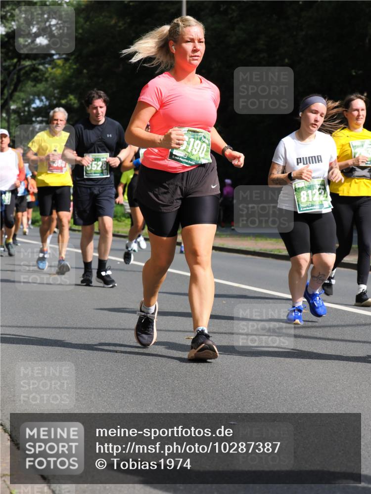 13.09.2026 - 21. swb-Marathon Bremen TobiasT http://msf.ph/oto/10287387 13.09.2026 12:21:35 Laufen 3528, 190, 9245, 21, 8122 meine-sportfotos.de