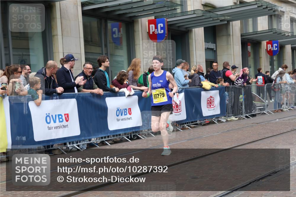 13.09.2026 - 21. swb-Marathon Bremen Strokosch-Dieckow http://msf.ph/oto/10287392 13.09.2026 10:42:31 Ziel 10235, 10312, 10816, 10988, 11779, 12281, 13580, 10358, 10632, 10775, 11375, 11630, 11779, 11895, 12395, 12525 meine-sportfotos.de