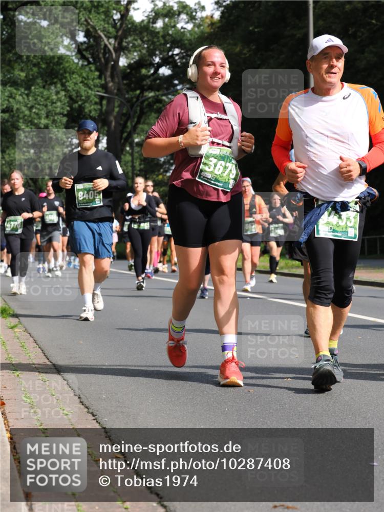 13.09.2026 - 21. swb-Marathon Bremen TobiasT http://msf.ph/oto/10287408 13.09.2026 12:21:41 Laufen 9405, 3675, 5301, 21, 26 meine-sportfotos.de